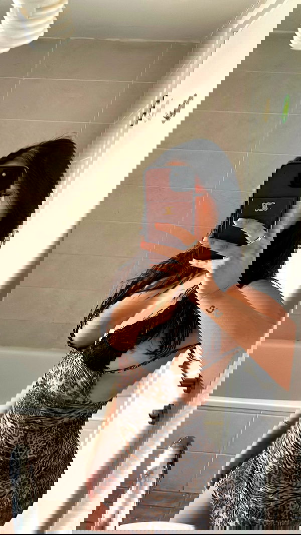 paula_valentina_gomez image ~ Altpins