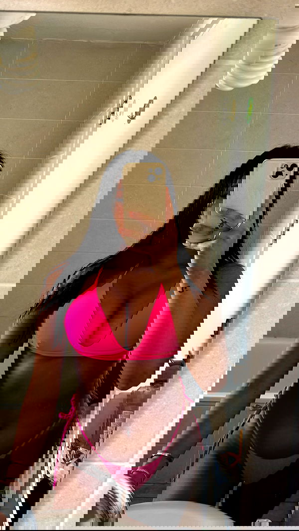 paula_valentina_gomez image ~ Altpins