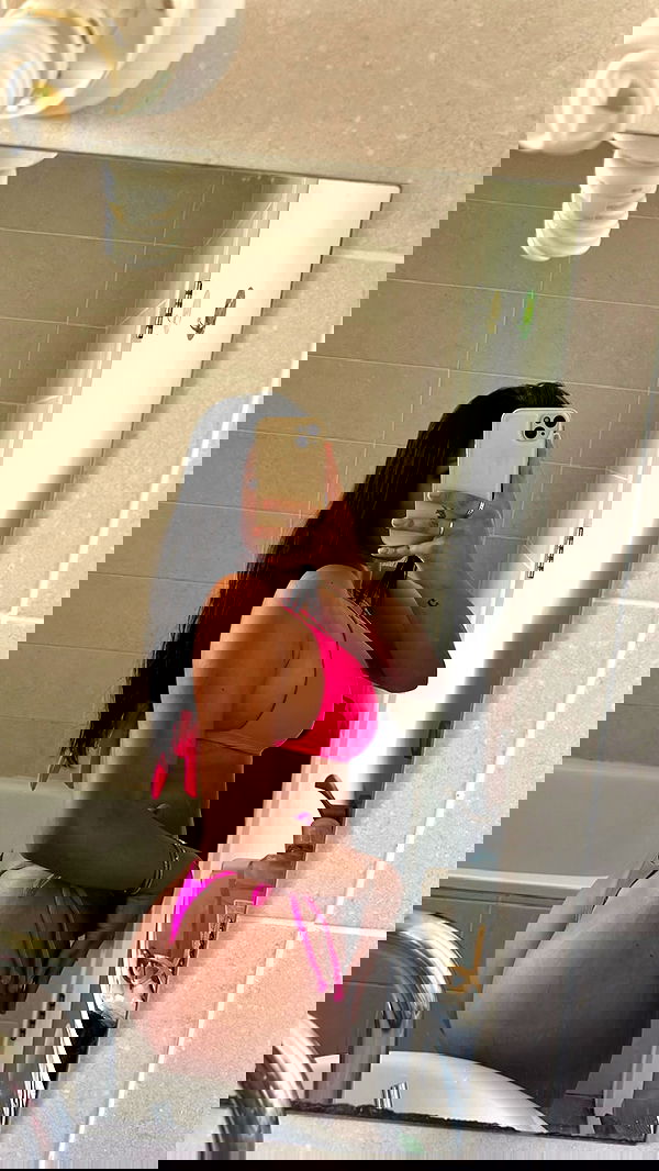 paula_valentina_gomez image ~ Altpins