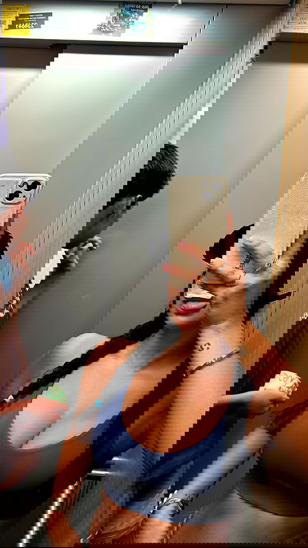 paula_valentina_gomez image ~ Altpins