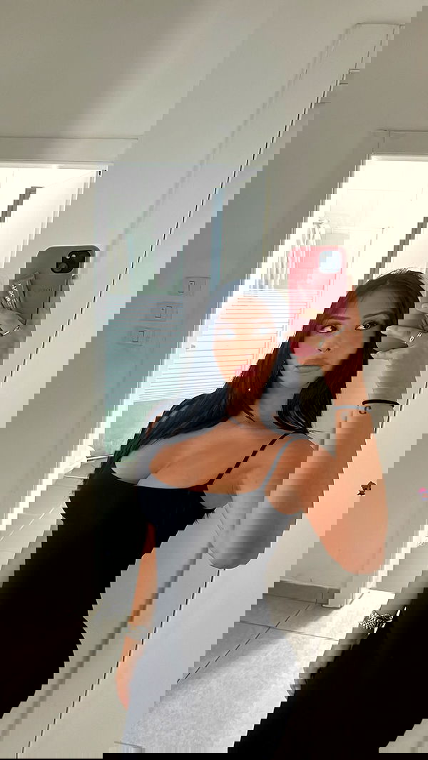 paula_valentina_gomez image ~ Altpins