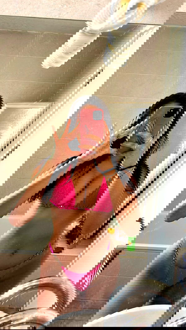 paula_valentina_gomez image ~ Altpins