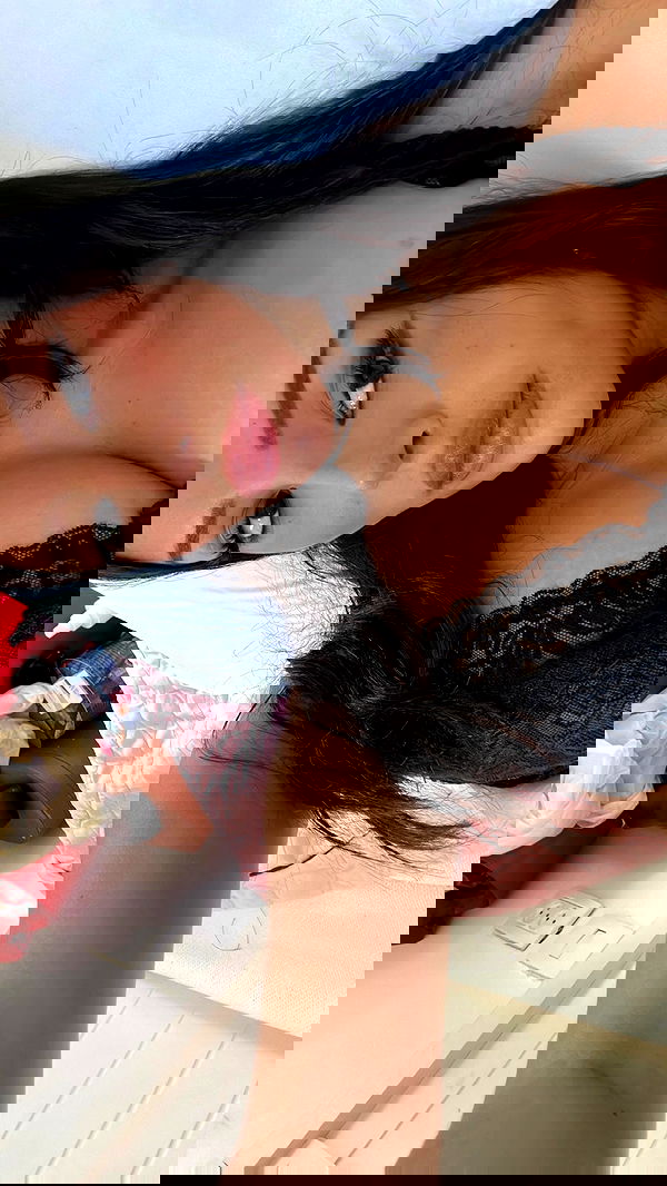 paula_valentina_gomez image ~ Altpins