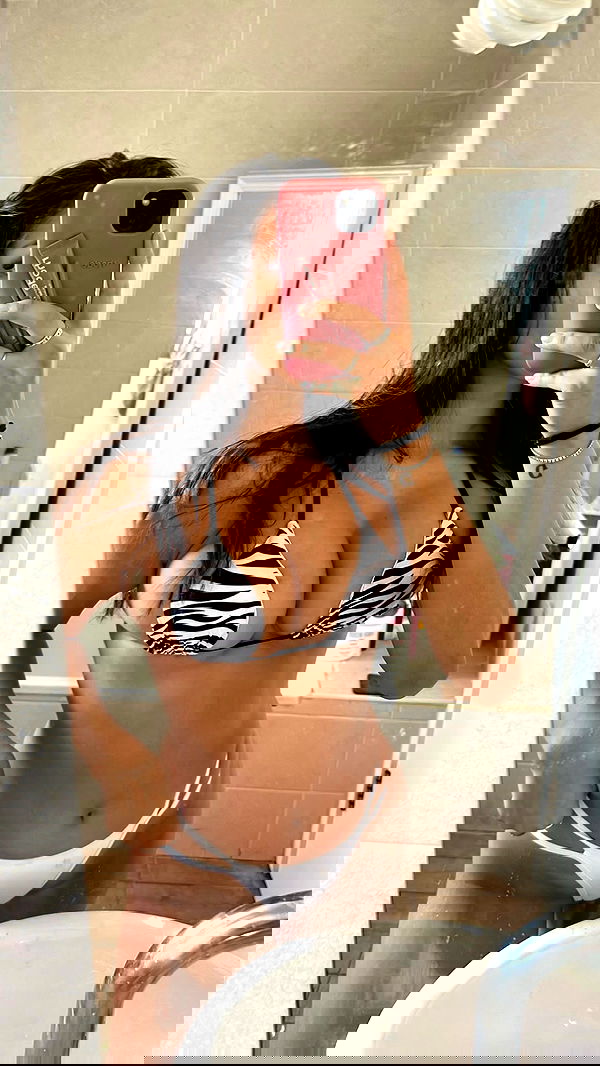 paula_valentina_gomez image ~ Altpins