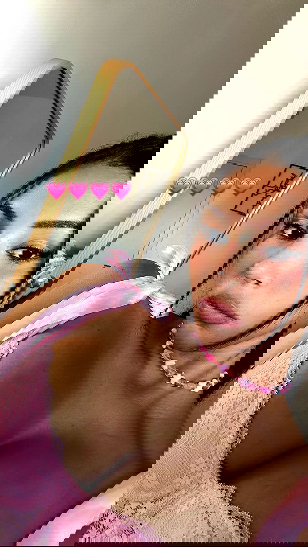 paula_valentina_gomez image ~ Altpins