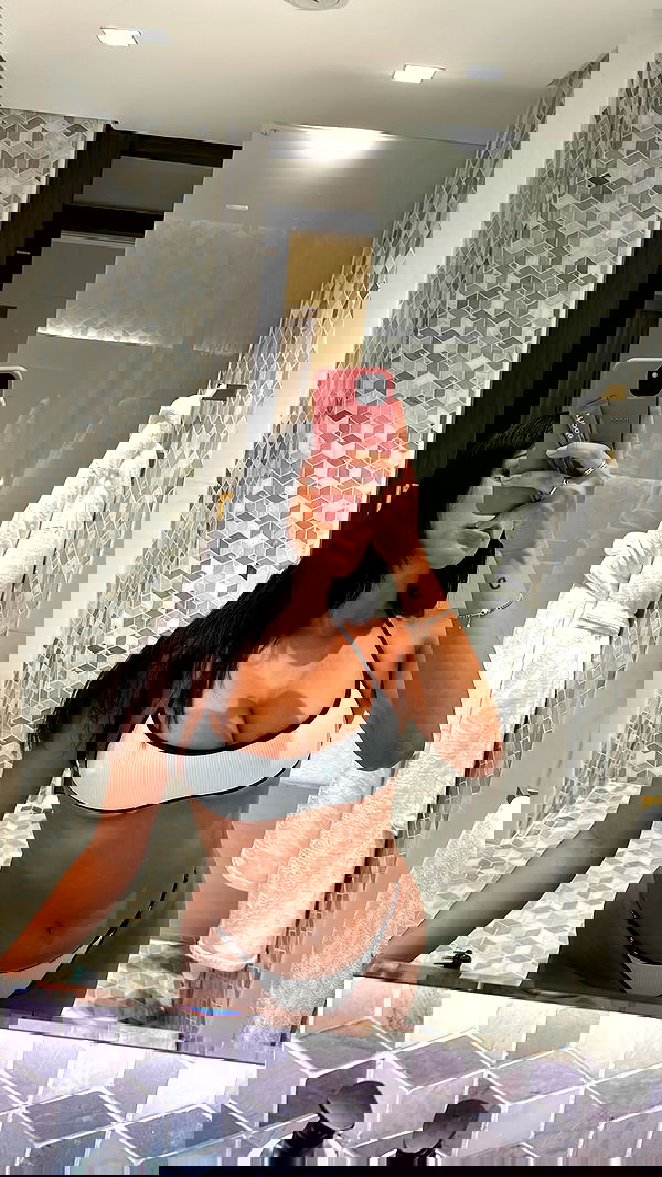 paula_valentina_gomez image ~ Altpins