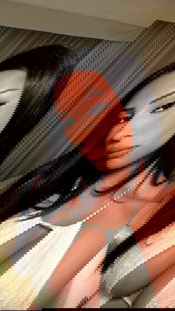 paula_valentina_gomez image ~ Altpins