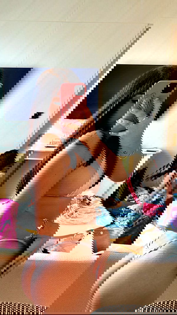 paula_valentina_gomez image ~ Altpins