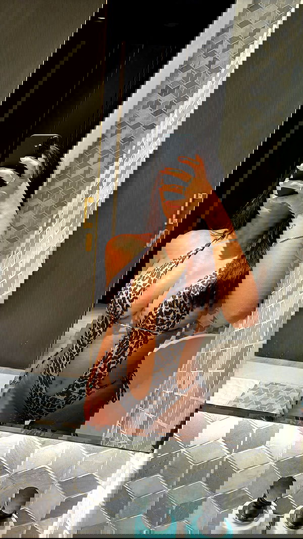 paula_valentina_gomez image ~ Altpins