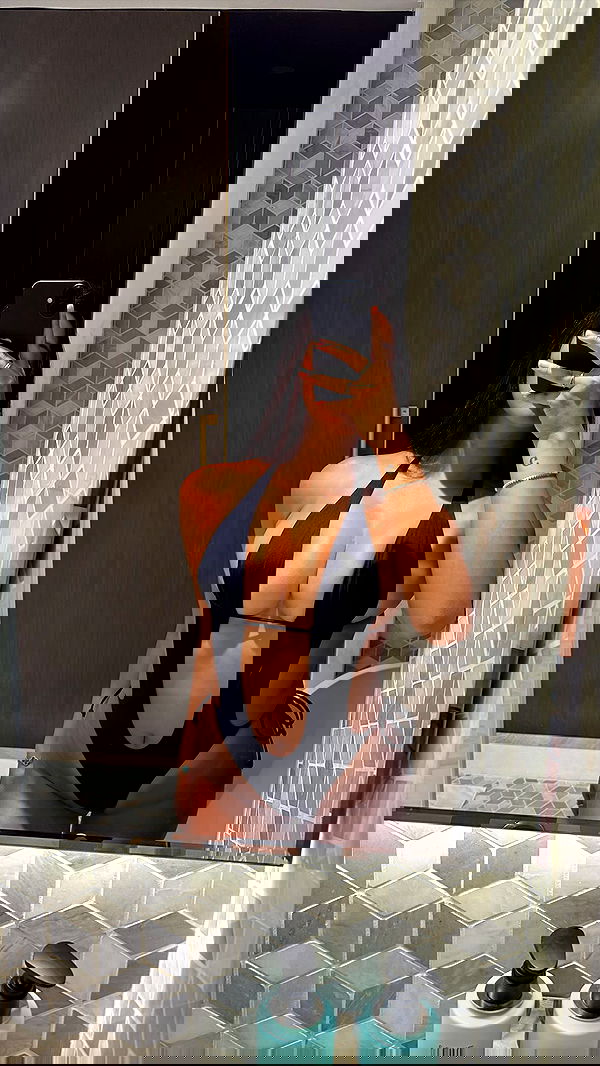 paula_valentina_gomez image ~ Altpins