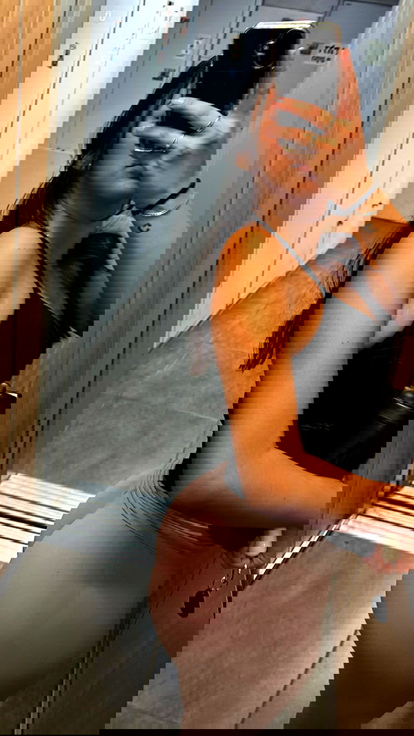 paula_valentina_gomez image ~ Altpins