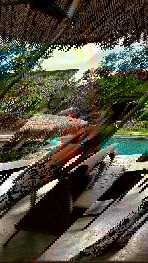 rebeccaschez rebeccaschez archive image