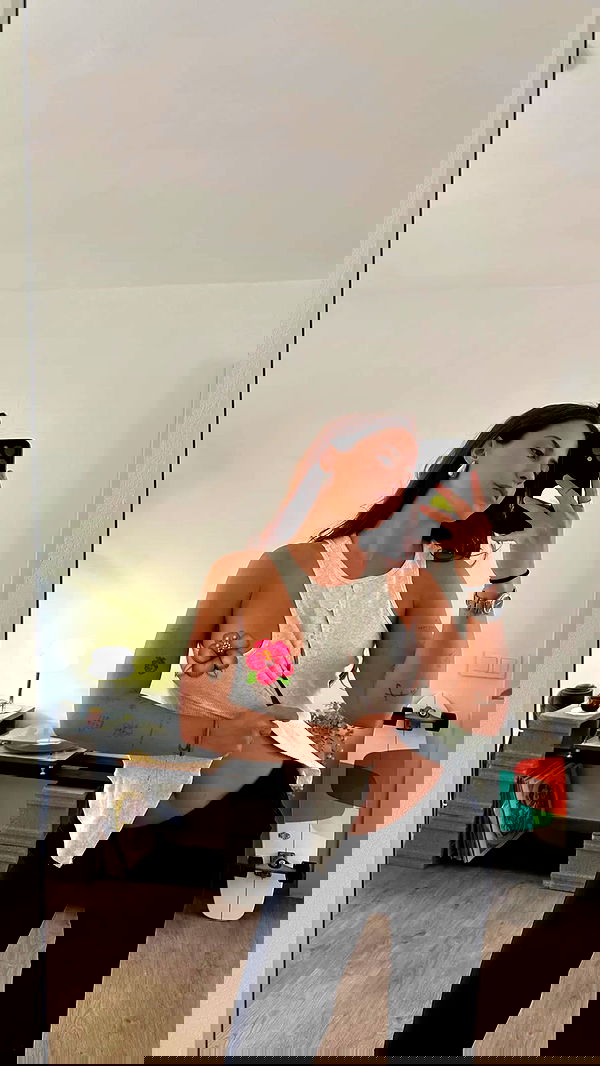 rebeccaschez rebeccaschez archive image