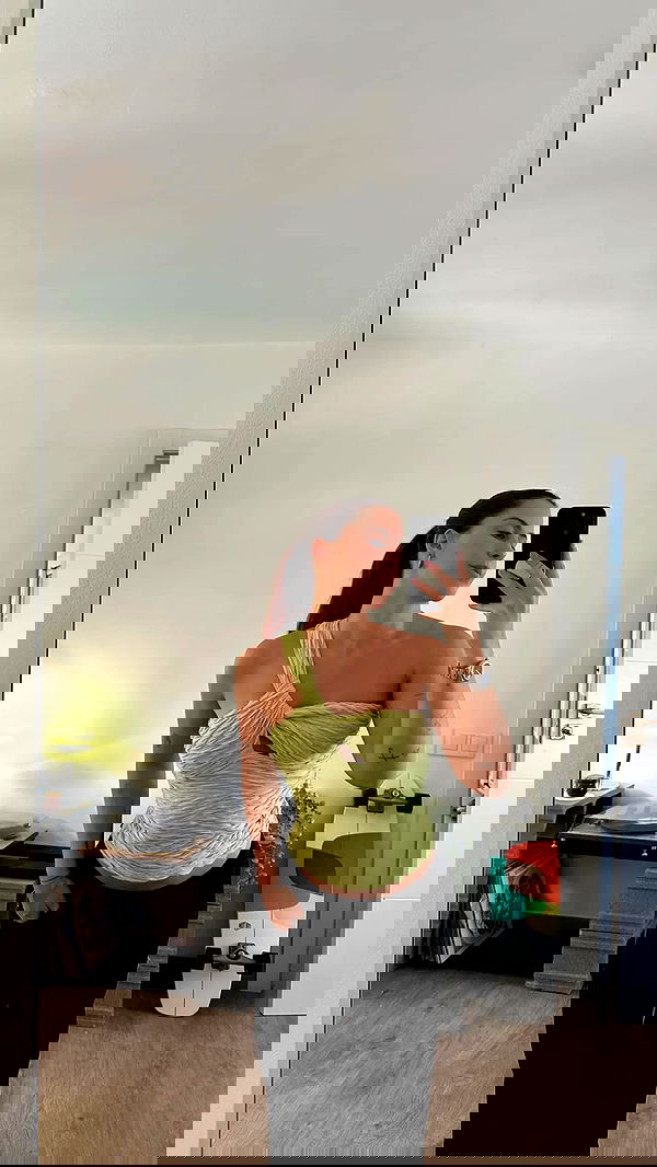 rebeccaschez rebeccaschez archive image