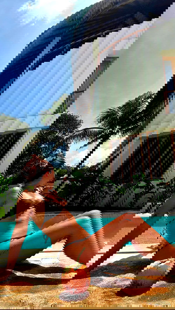 rebeccaschez rebeccaschez archive image