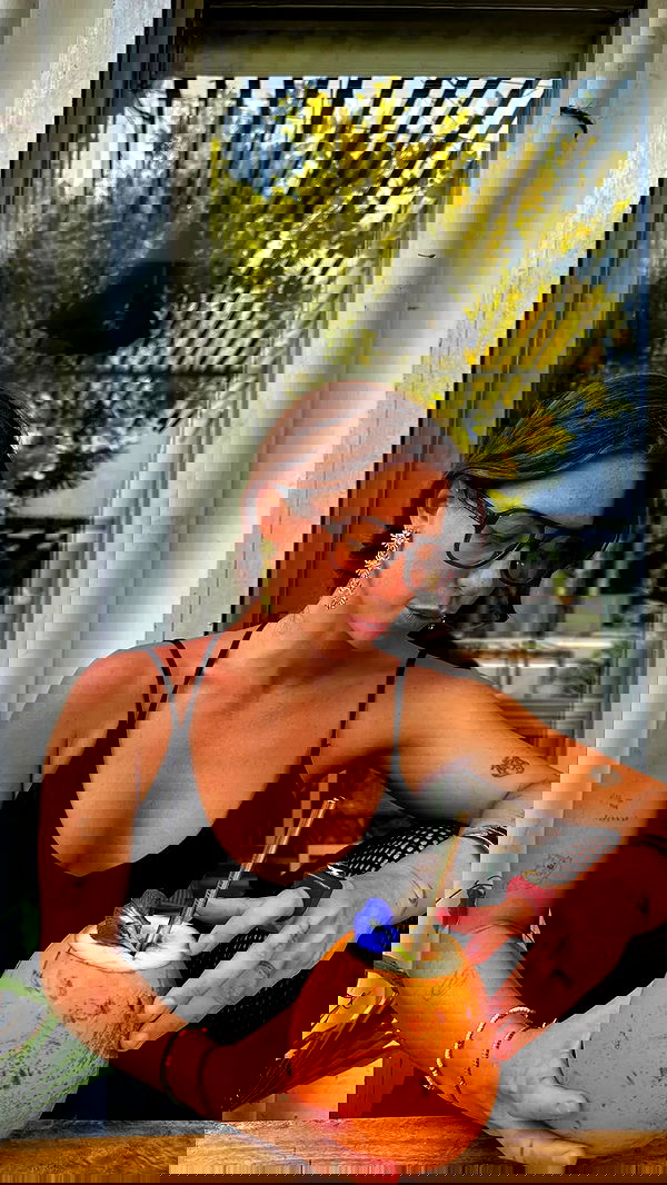 rebeccaschez rebeccaschez archive image