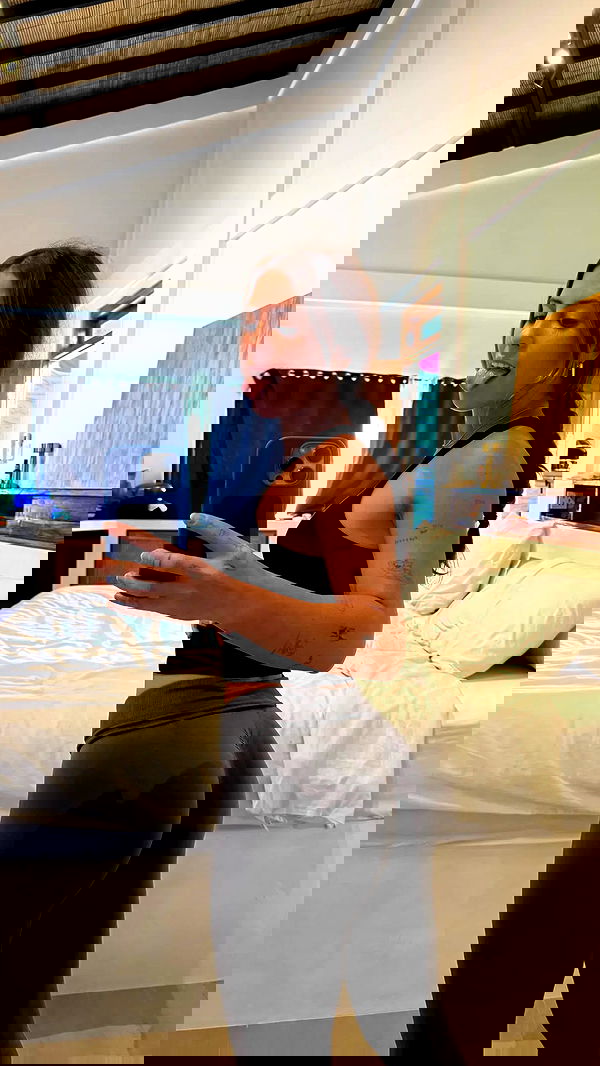 rebeccaschez rebeccaschez archive image