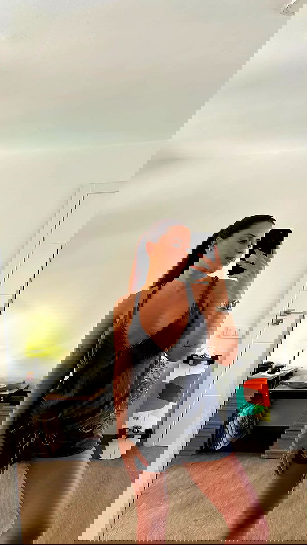 rebeccaschez rebeccaschez archive image