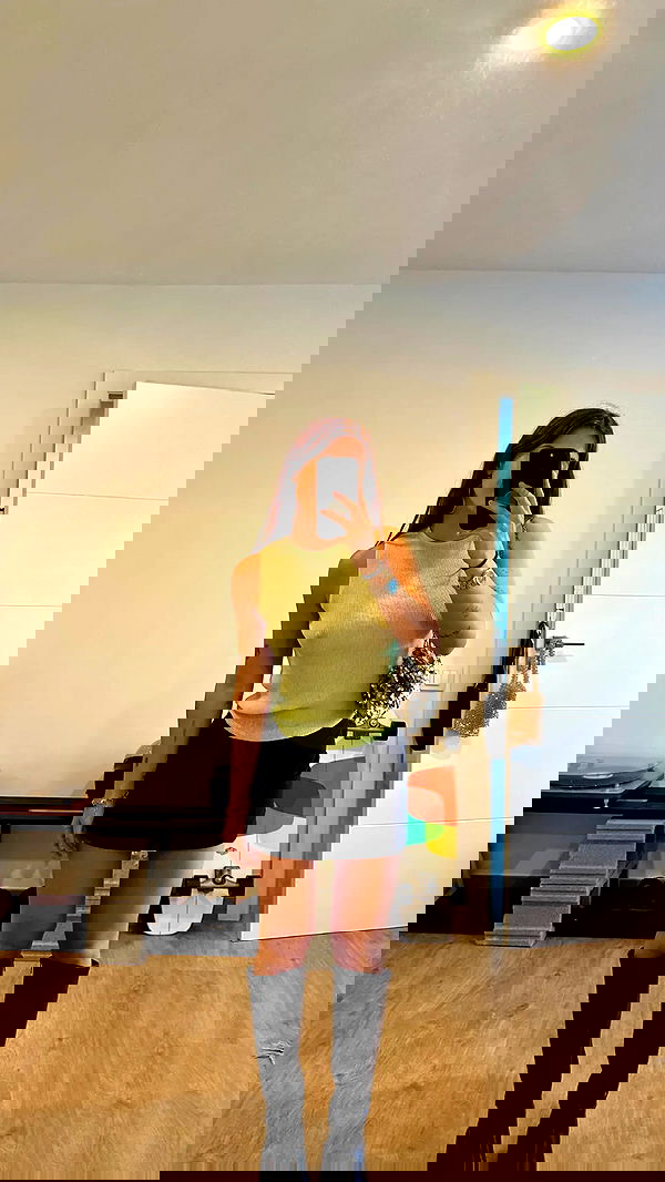 rebeccaschez rebeccaschez archive image