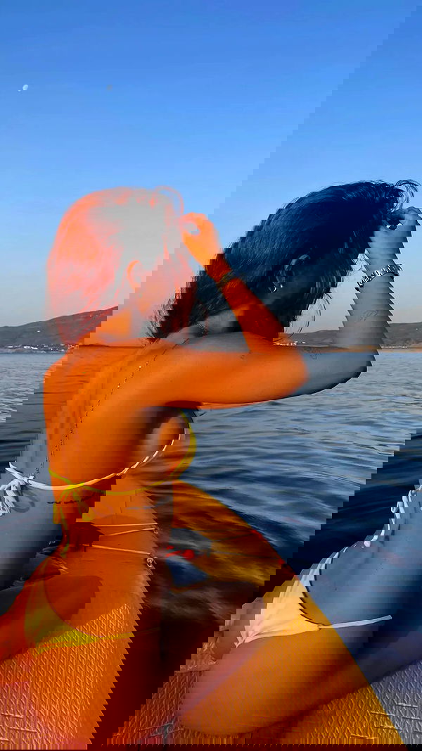 rebeccaschez rebeccaschez archive image