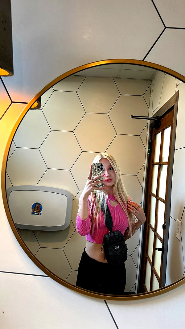 riaraexo instagram image archive image