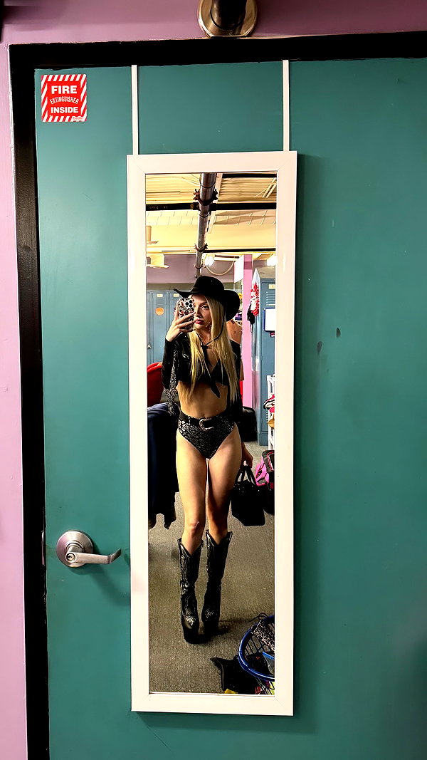 riaraexo instagram image archive image