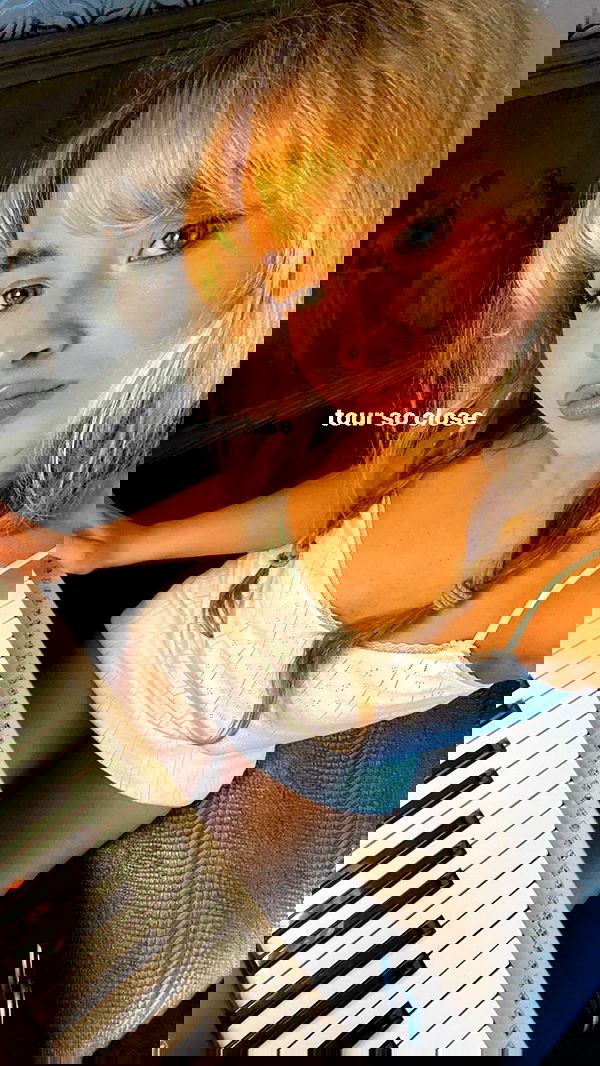 sabrinacarpenter sabrinacarpenter archive image