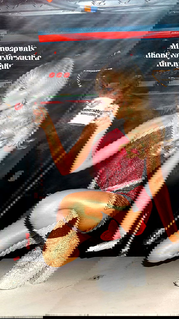 sabrinacarpenter sabrinacarpenter archive image