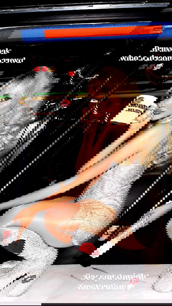 sabrinacarpenter sabrinacarpenter archive image