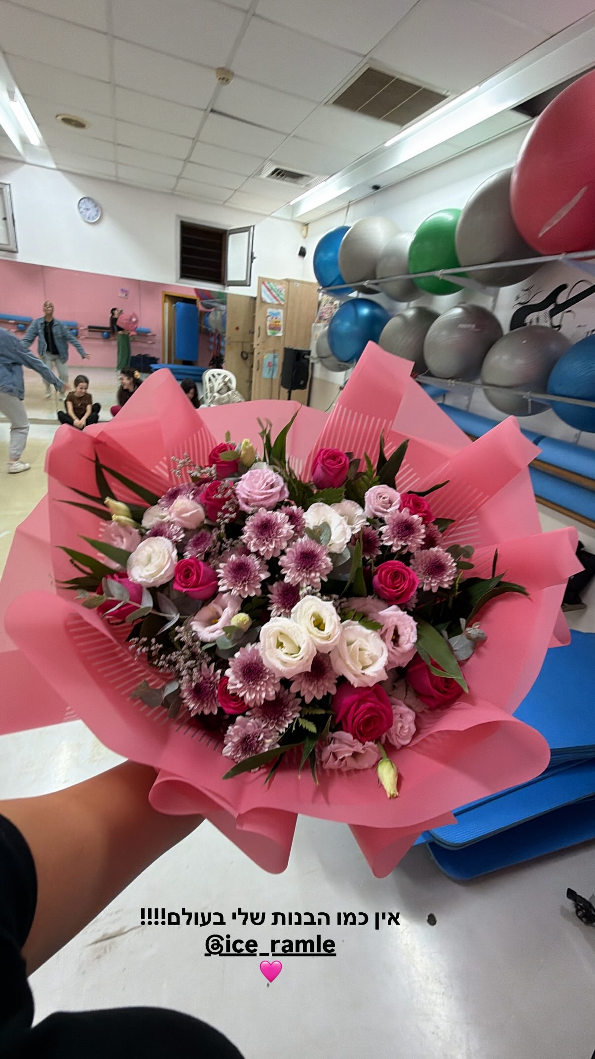 shelly_.mor instagram image archive image