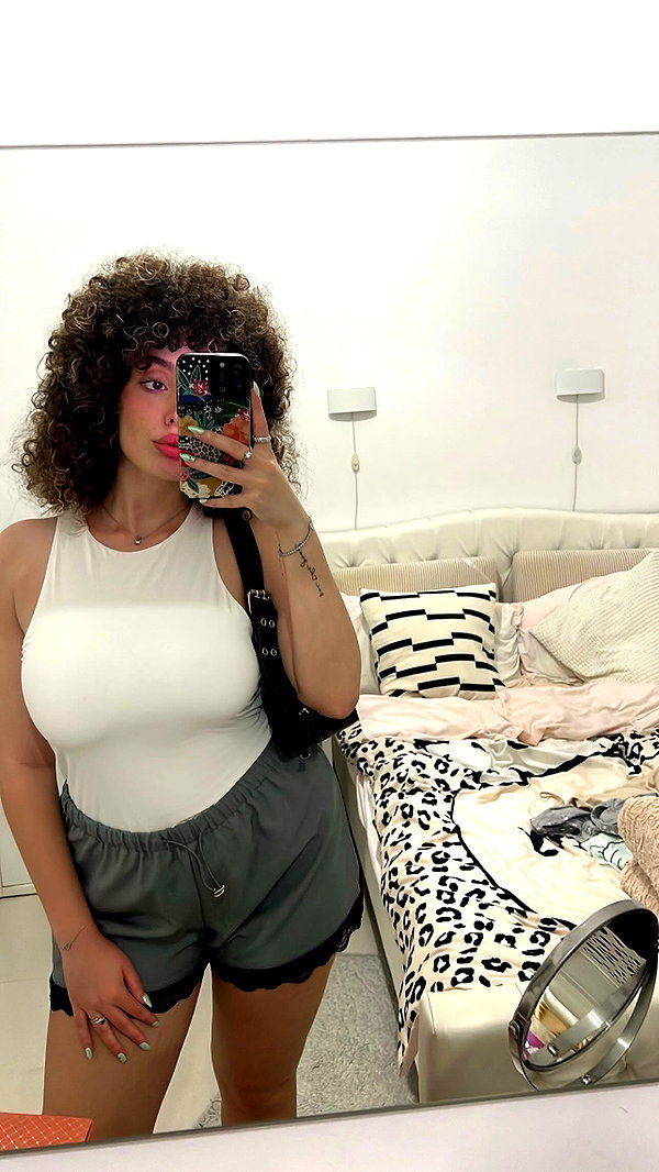 sonia.v._ instagram image archive image