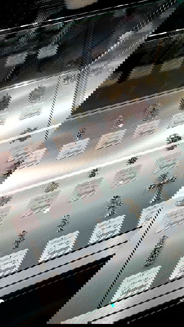 vanessa.julienne image ~ Altpins