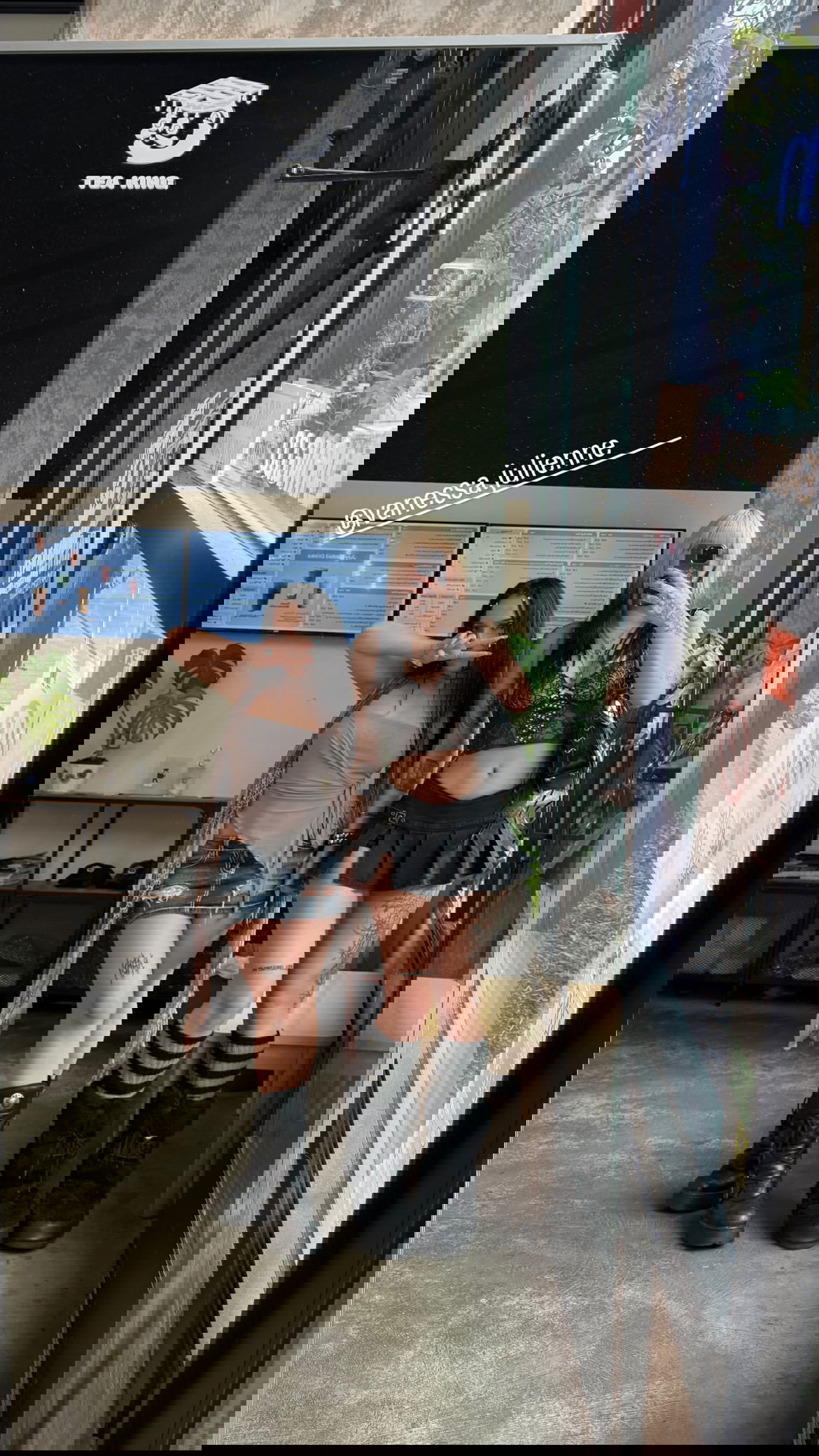 vanessa.julienne instagram image archive image