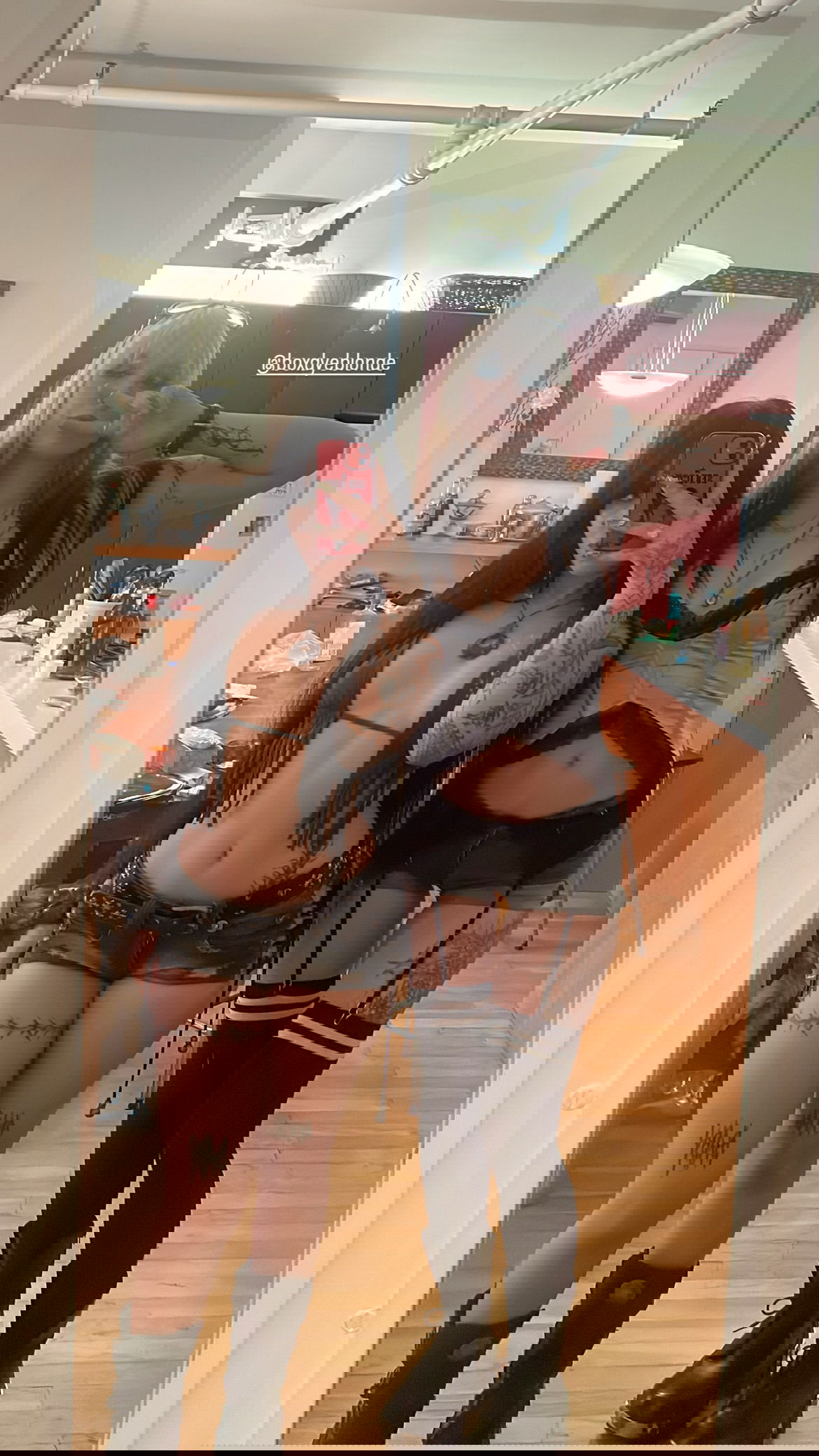 vanessa.julienne instagram image archive image