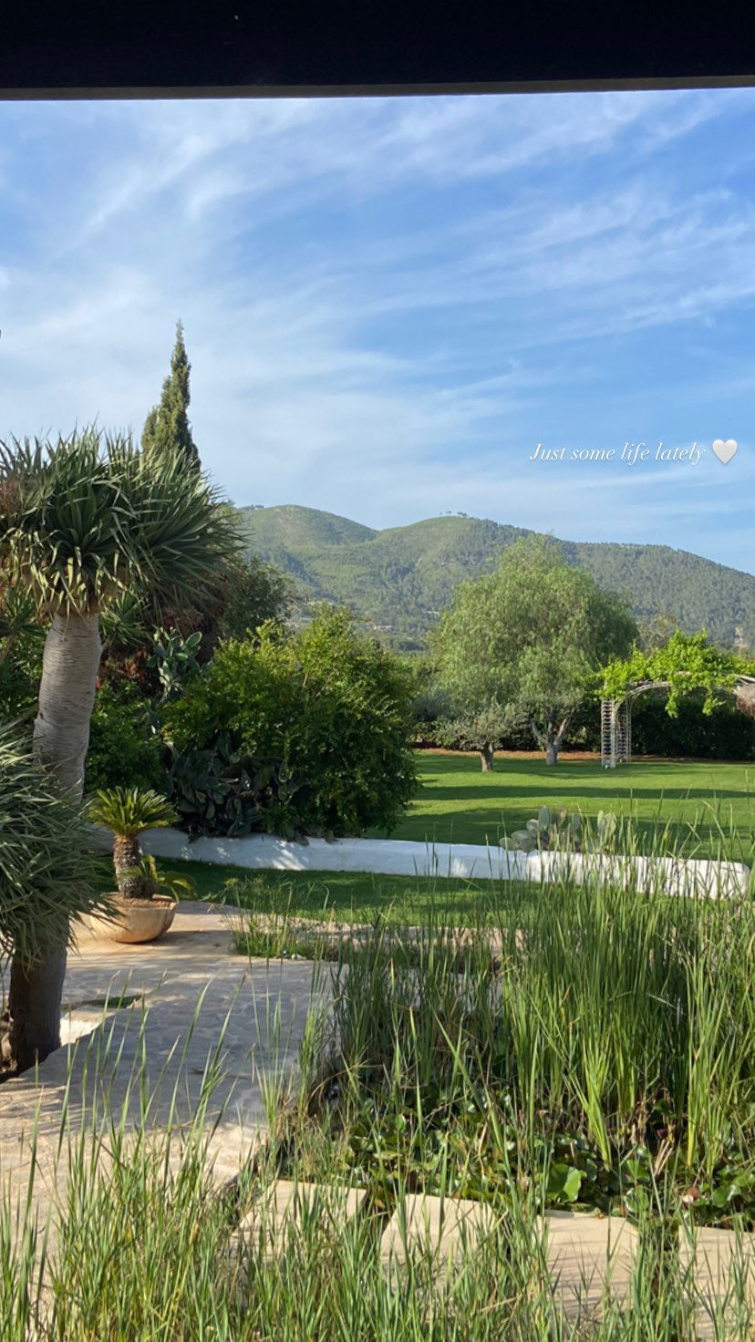 victoriaturnerr instagram image archive image