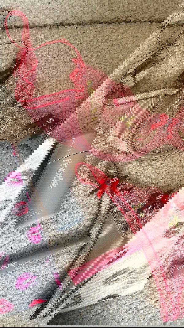 victoriaturnerr image ~ Altpins