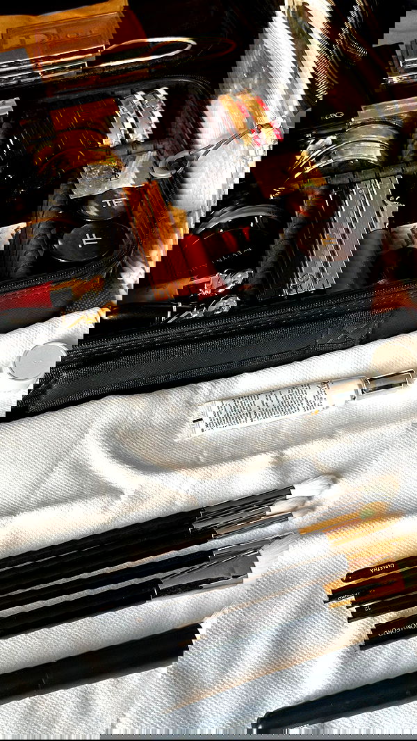 victoriaturnerr image ~ Altpins