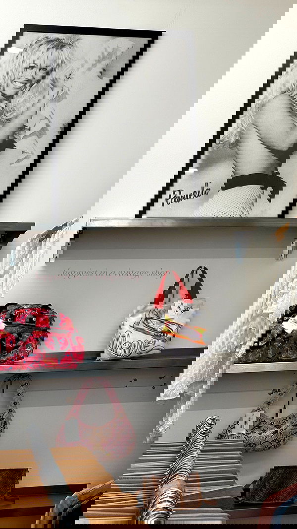 victoriaturnerr image ~ Altpins