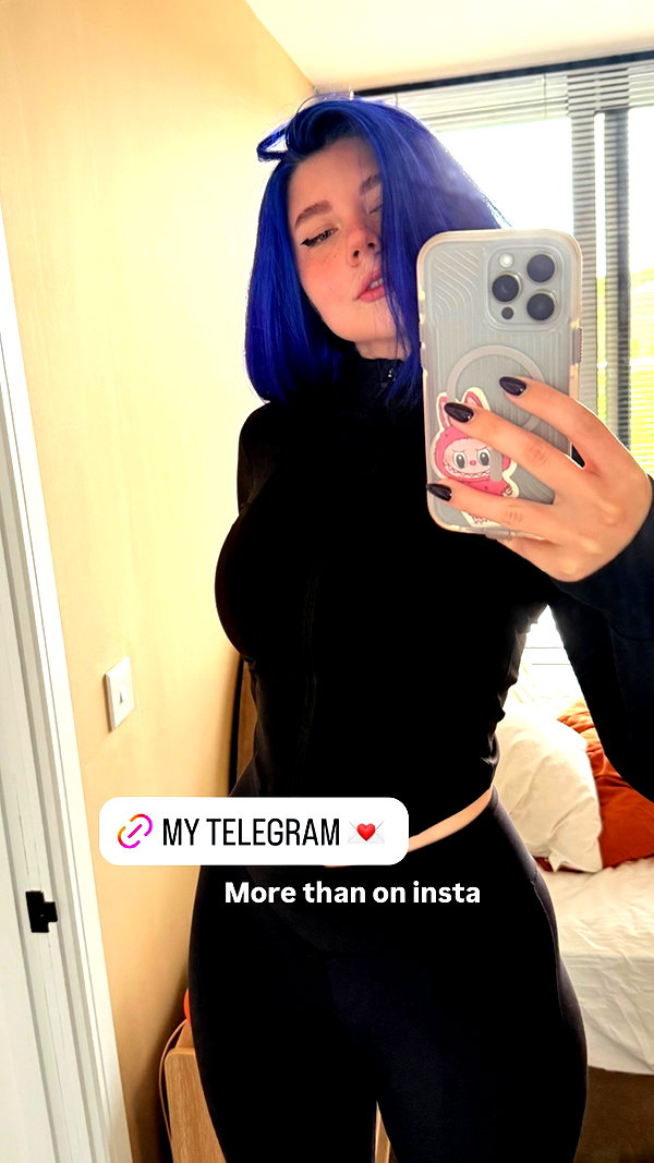 vixpolly.live instagram image archive image