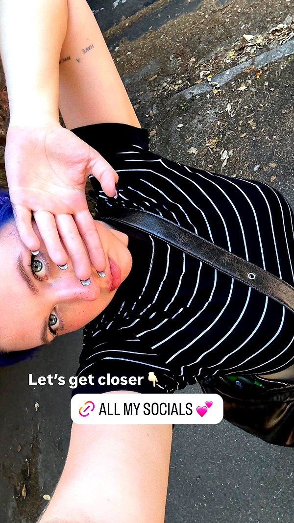 vixpolly.live instagram image archive image