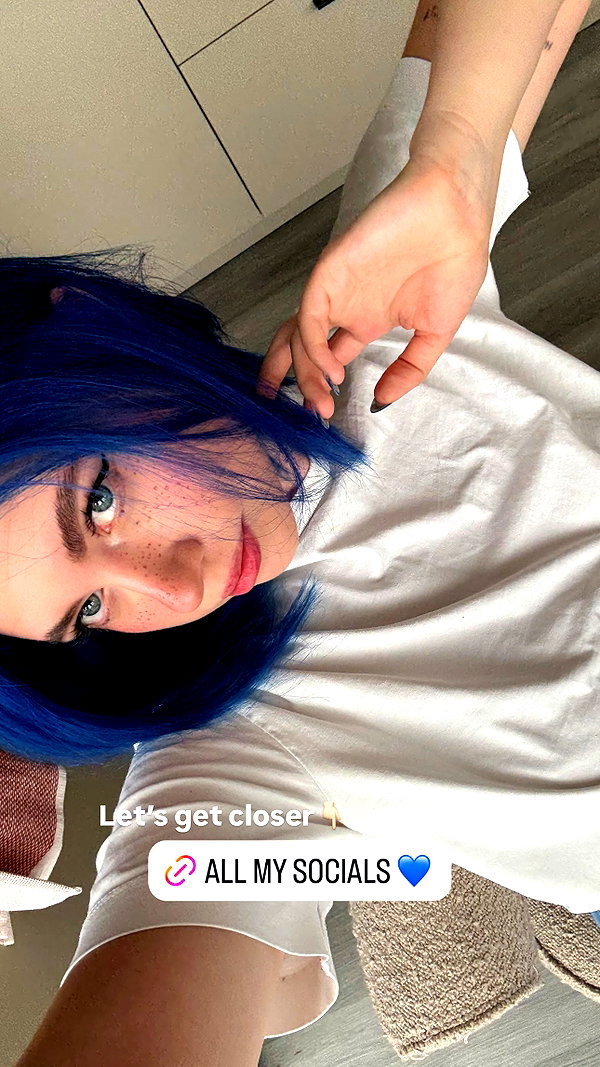 vixpolly.live instagram image archive image