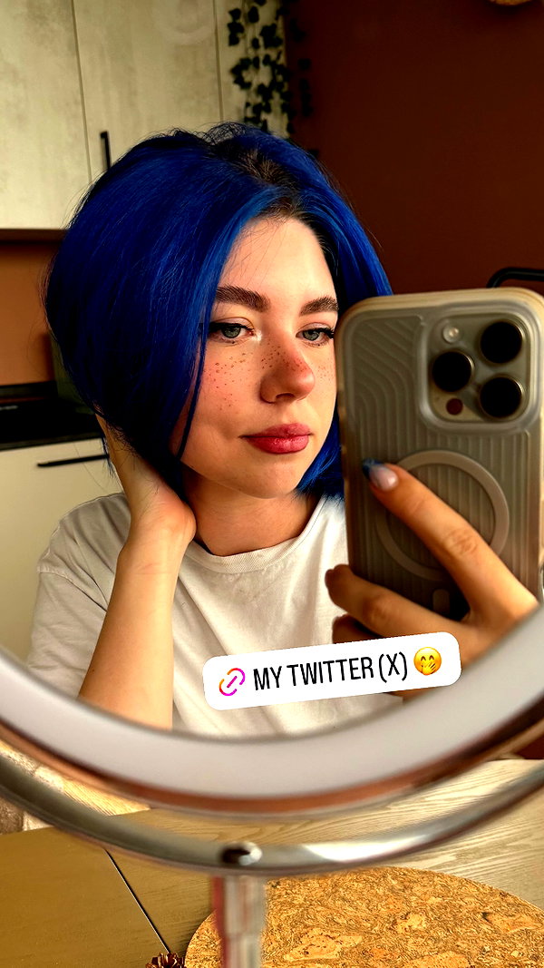 vixpolly.live instagram image archive image