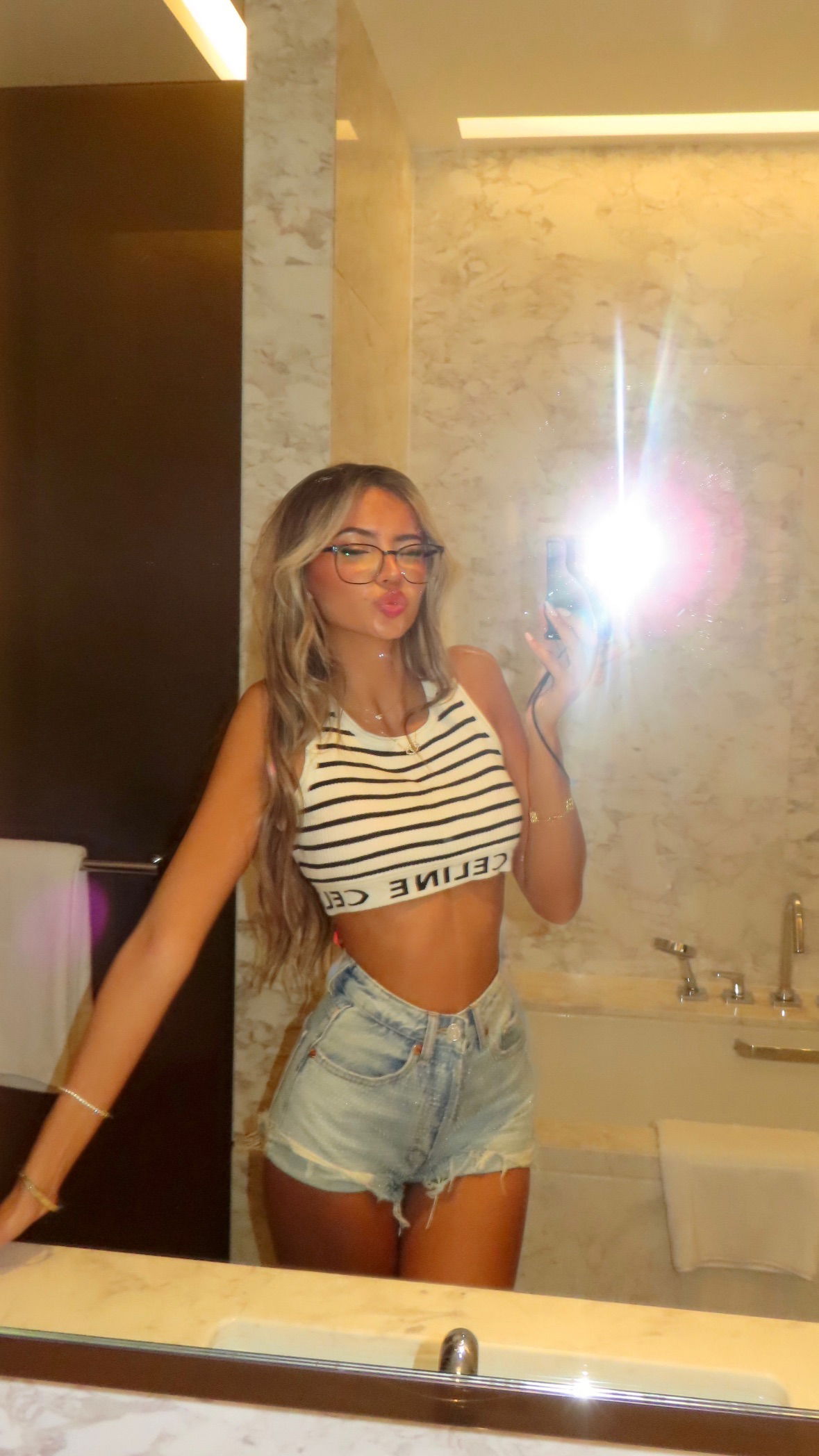 yuli.cohenn instagram image archive image