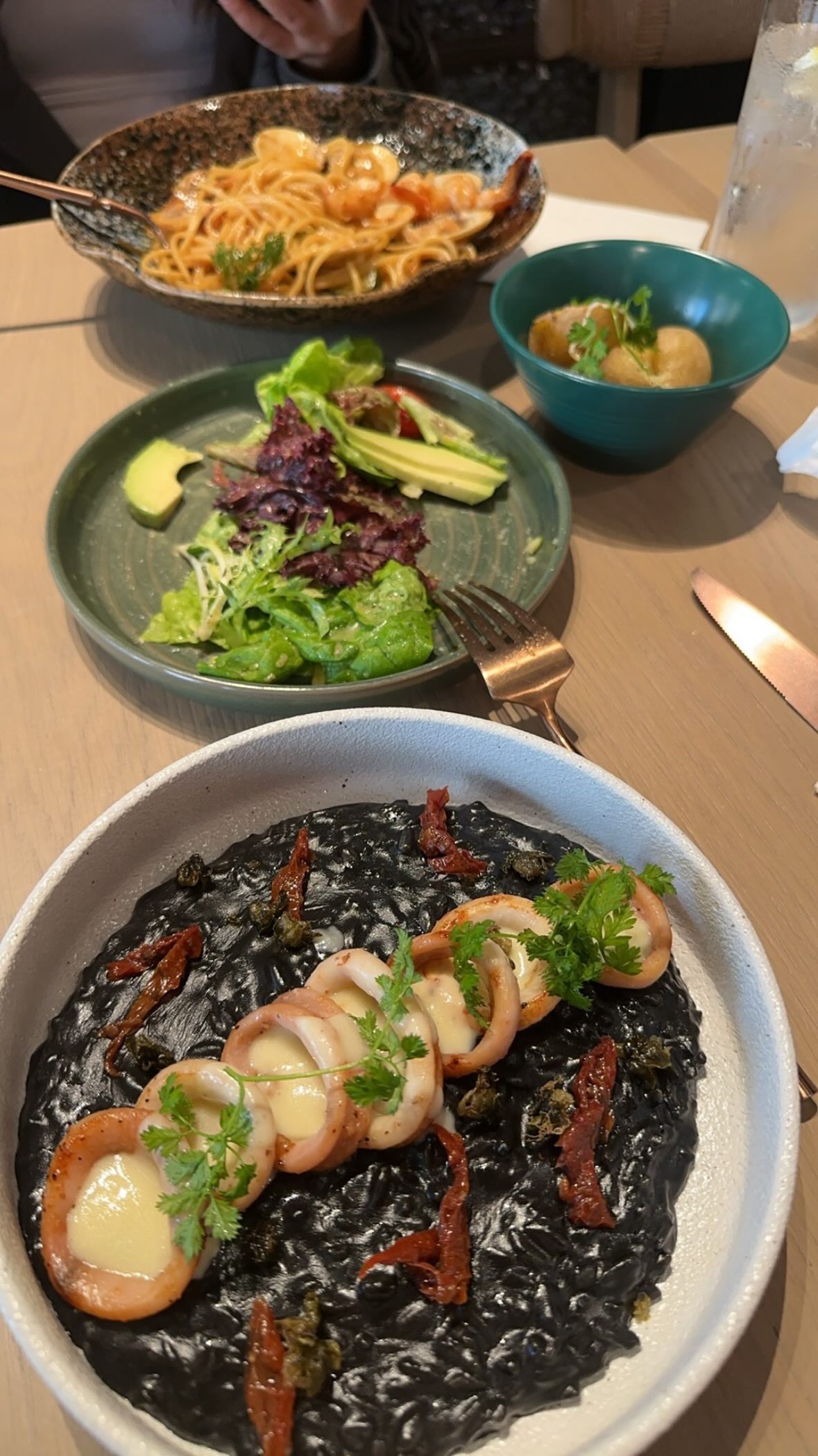 ywwyiiing instagram image archive image