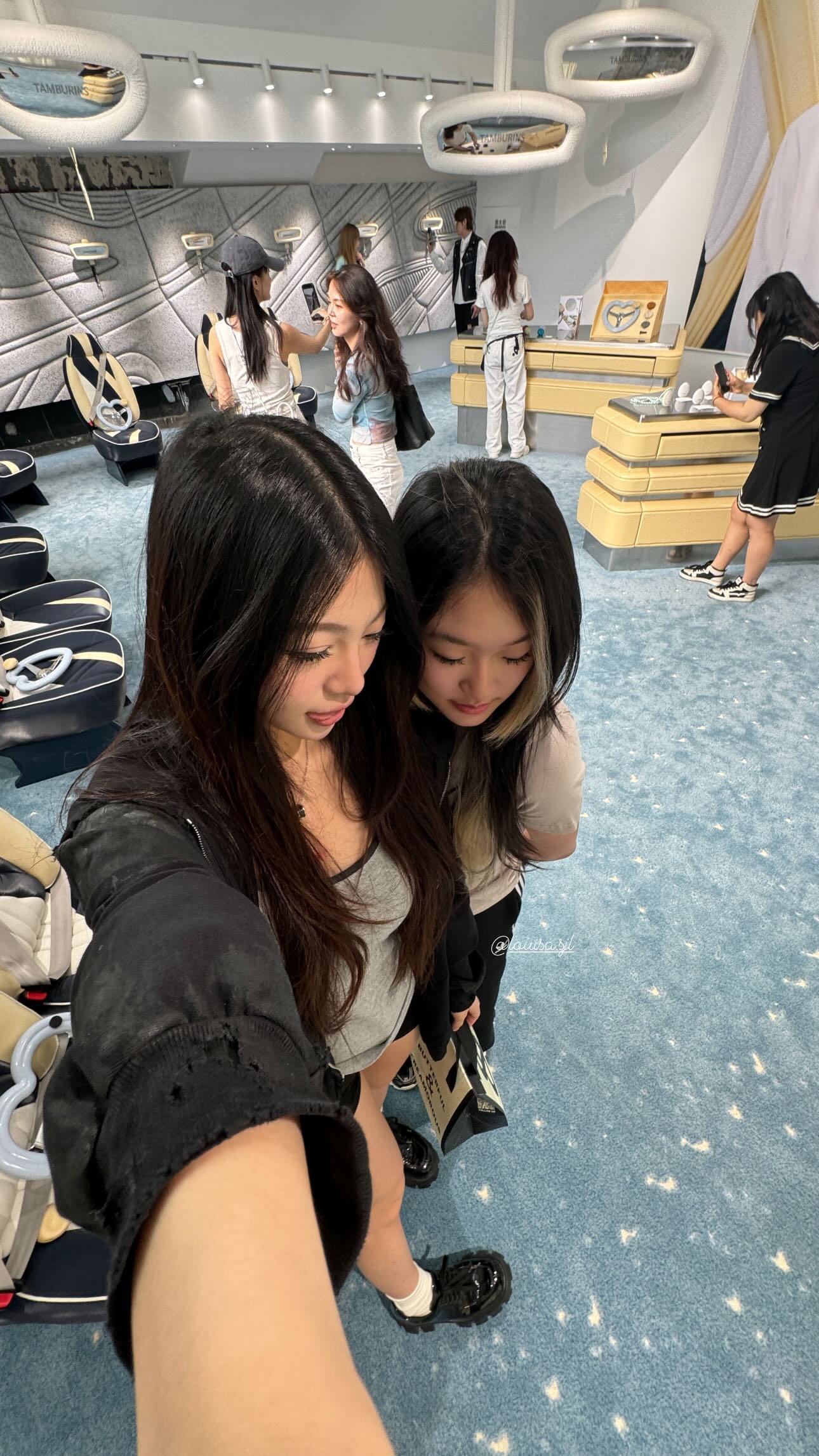 ywwyiiing instagram image archive image