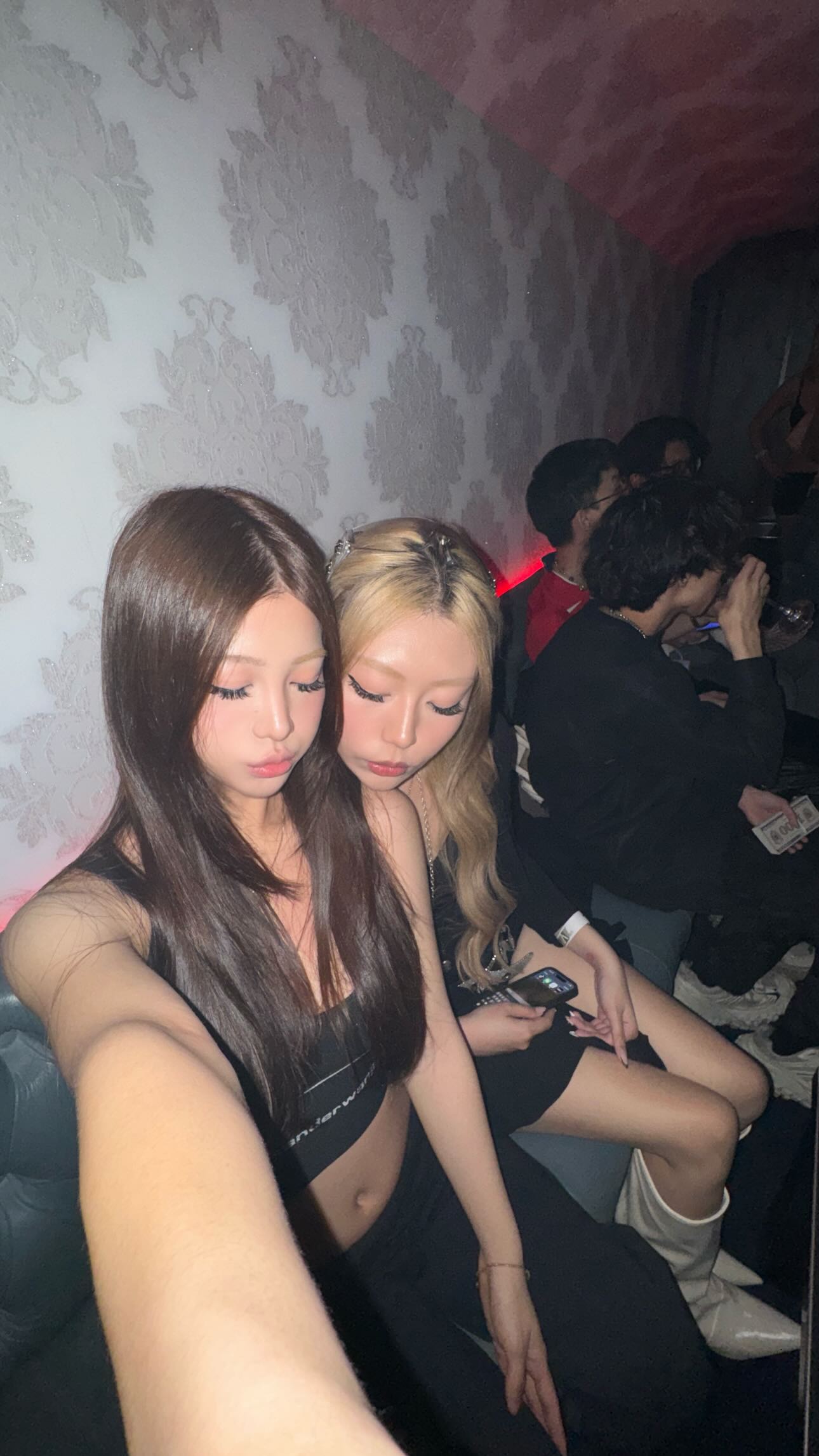 ywwyiiing instagram image archive image