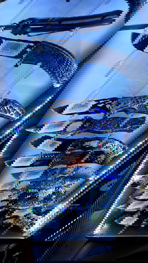 zommmbri image ~ Altpins