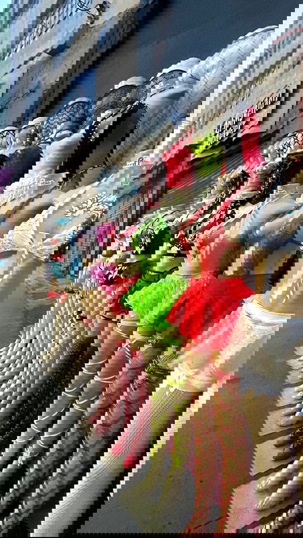 zommmbri image ~ Altpins