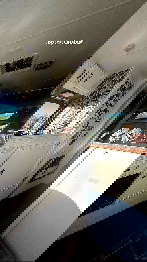 zommmbri image ~ Altpins