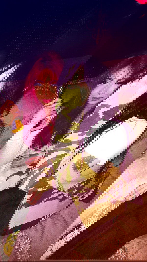 zommmbri image ~ Altpins